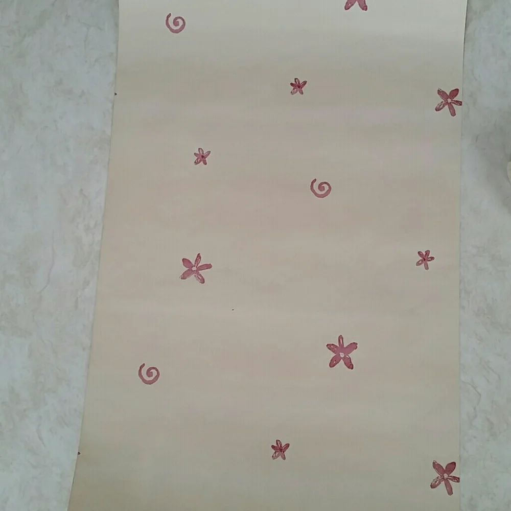 Wallpaper Girl's Room Stamped Flowers & Swirls